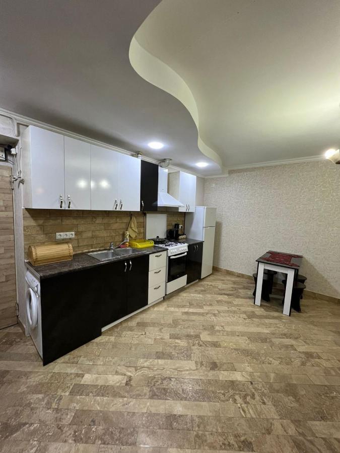 Apartment In Yerevan On Abovyan Street,Centre Экстерьер фото